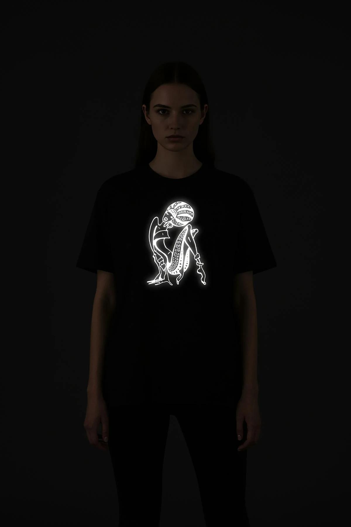 GAMZE reflective t-shirt front print glowing under light in darkness detail
