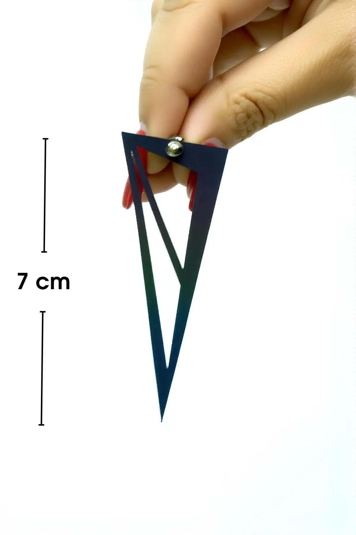 Holografik akrilik üçgen küpe iç çerçeve detayı geometrik lazer kesim