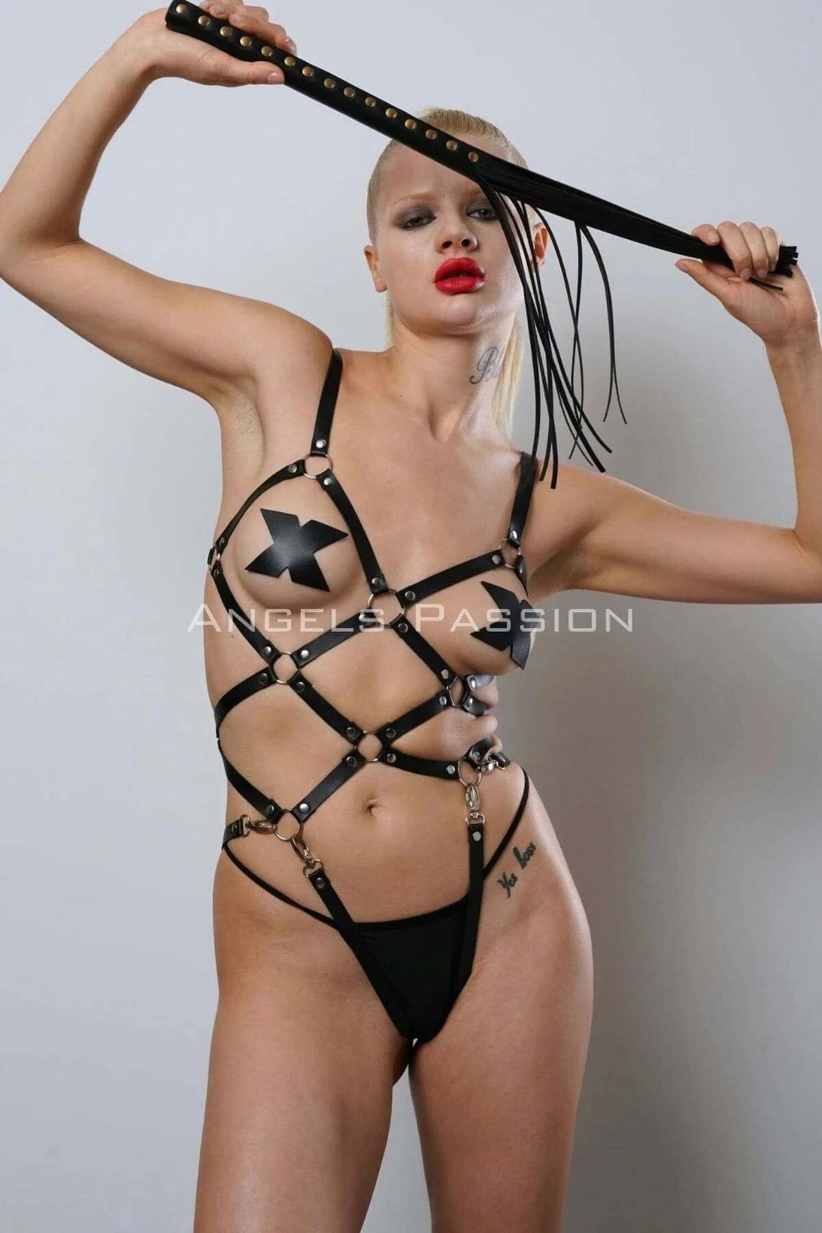 Full Body Harness with Strappy O-Ring Design