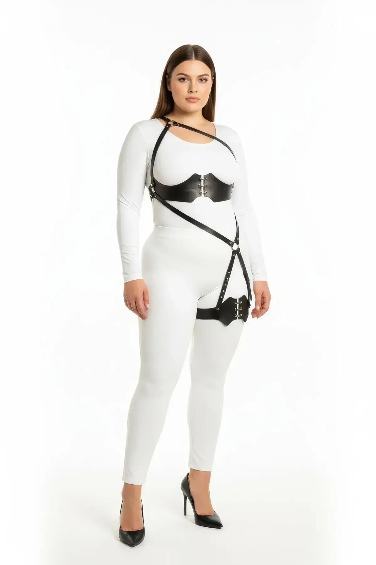 siyah harness göğüs bandı ön görünüm 3 gümüş metal kanca büyük beden