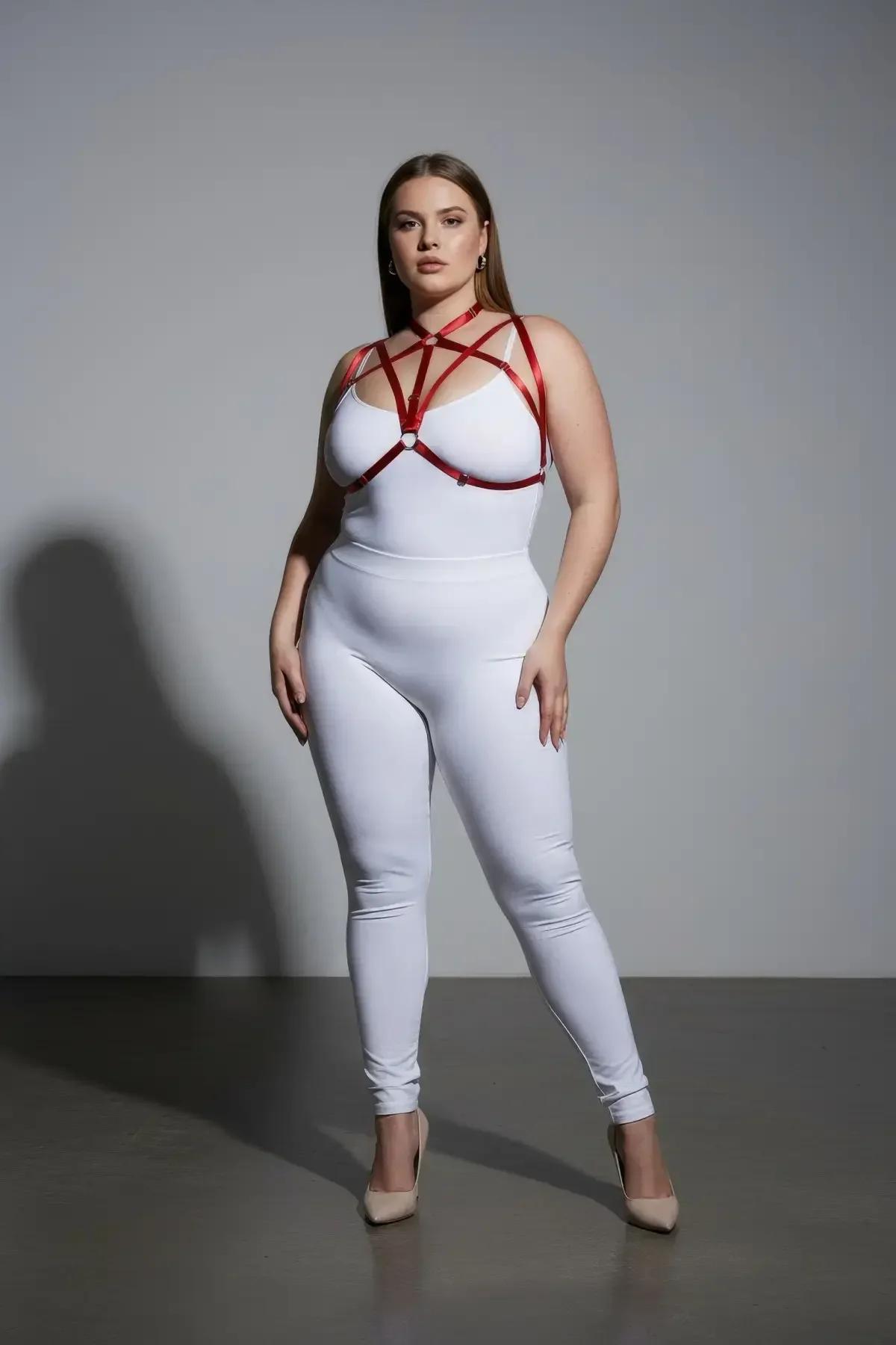 kırmızı çok bantlı harness boyun halkası ve göğüs bant konfigürasyonu