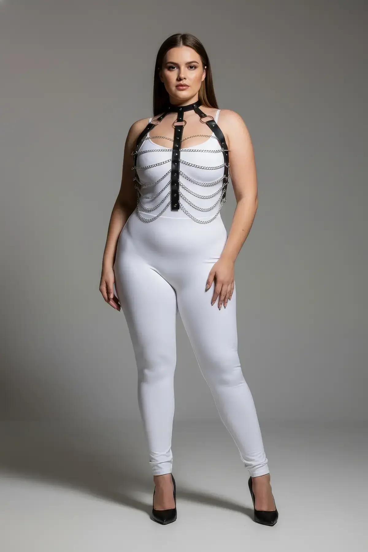büyük beden zincirli harness aksesuar ön görünüm siyah kayışlar