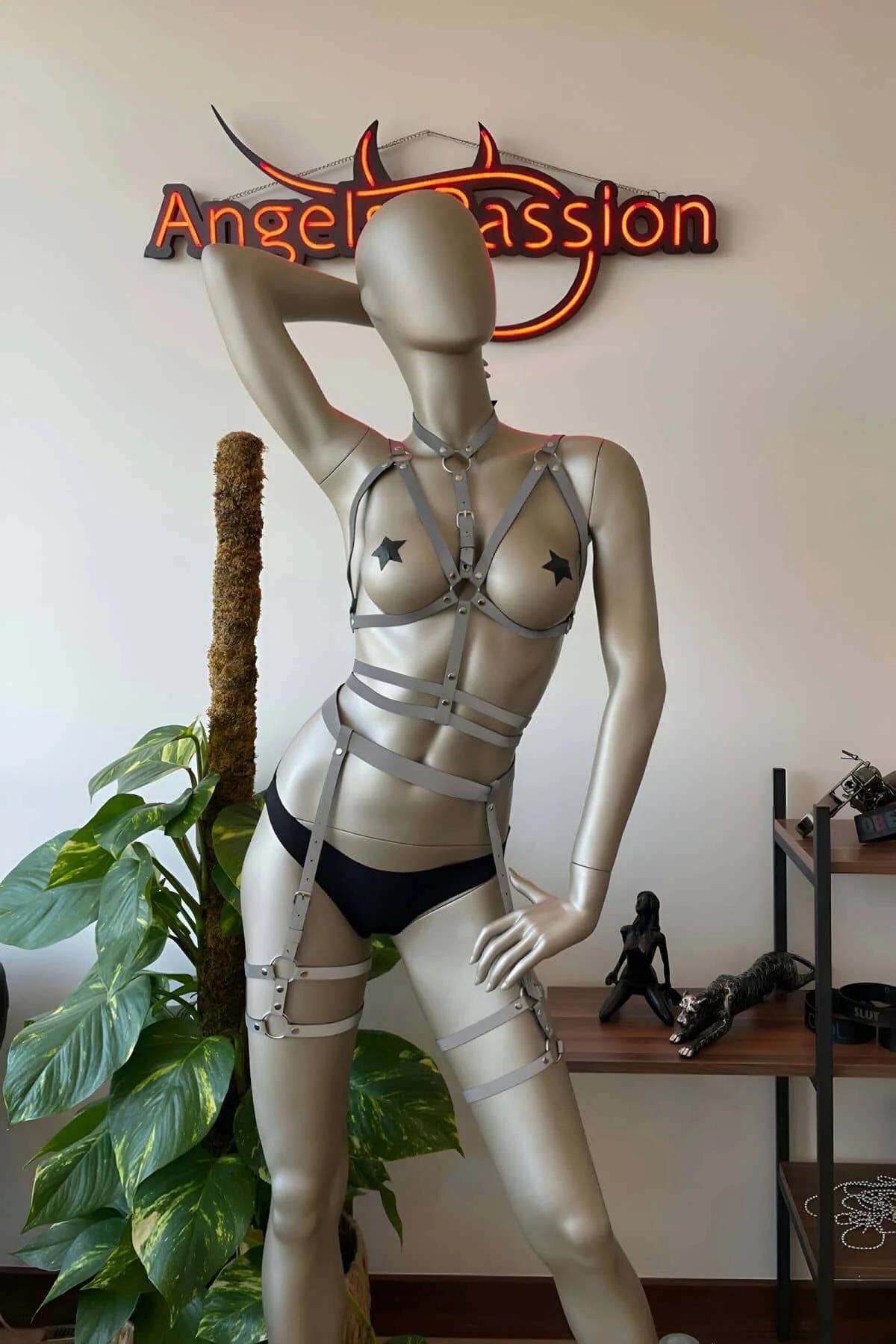 Full set view showing reflective body harness waist double-band and matching thigh cages on model