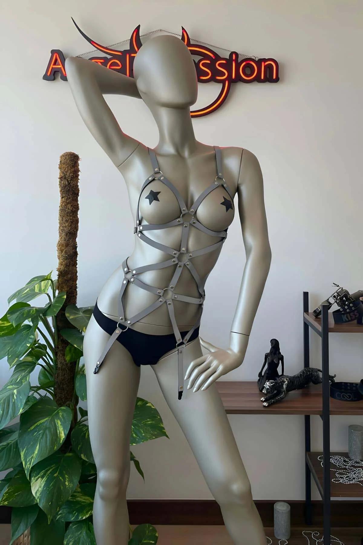 Reflective nylon body harness chest cage section with star-pattern strap arrangement and metal O-ring junctions