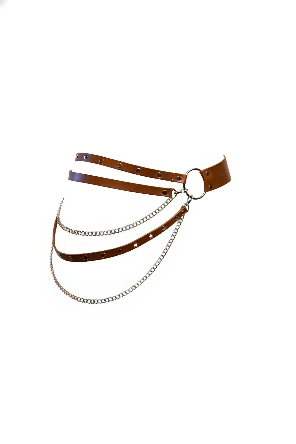 Taba vegan deri çok katmanlı bel kemeri gümüş O-ring toka ve sallantılı zincir detayı