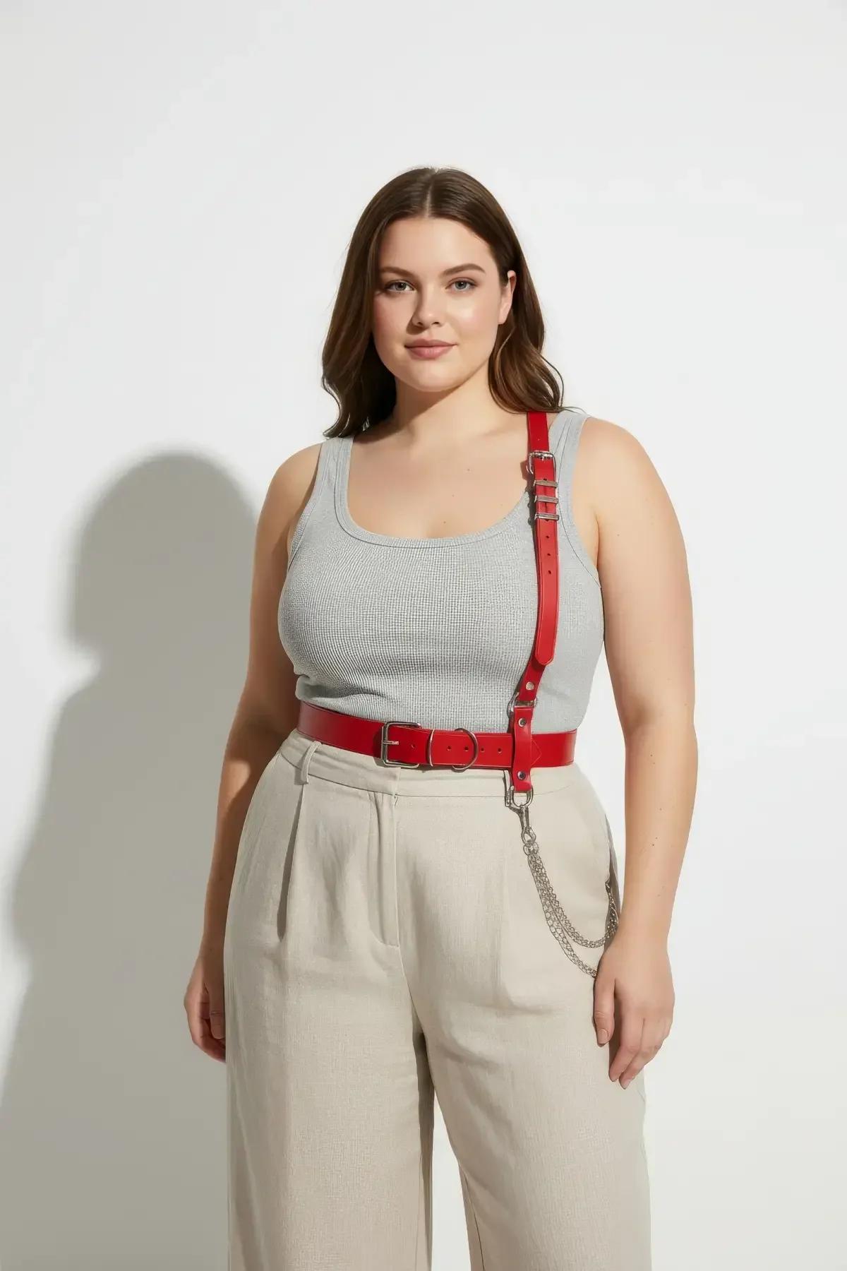 kırmızı harness bel şeridi D-ring ve dekoratif gümüş zincir yakın çekim