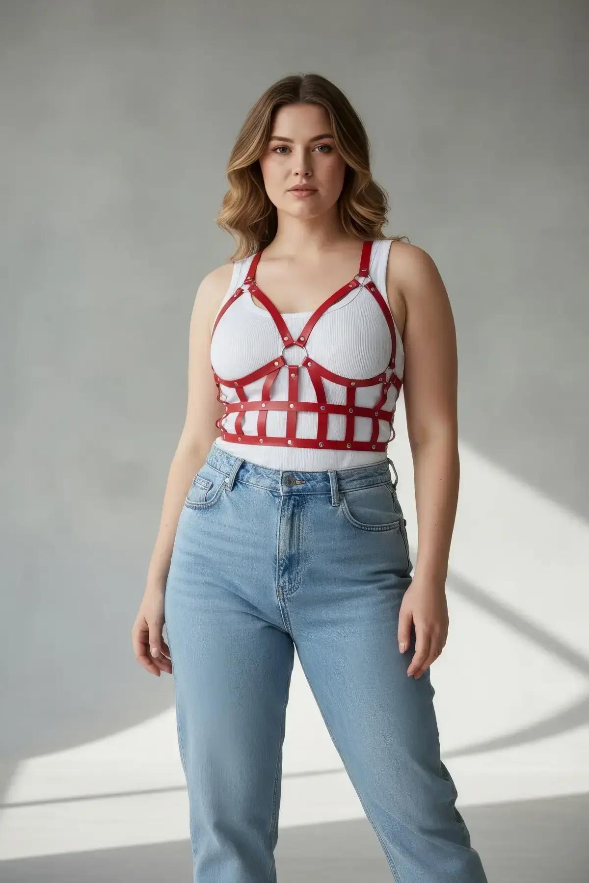 kırmızı PU deri harness ızgara şerit büyük beden torso çerçeve ön görünüm