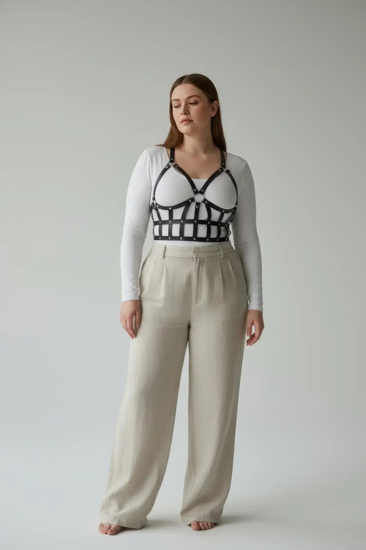 büyük beden kadın vücut harness siyah kafes şerit gümüş metal toka detay