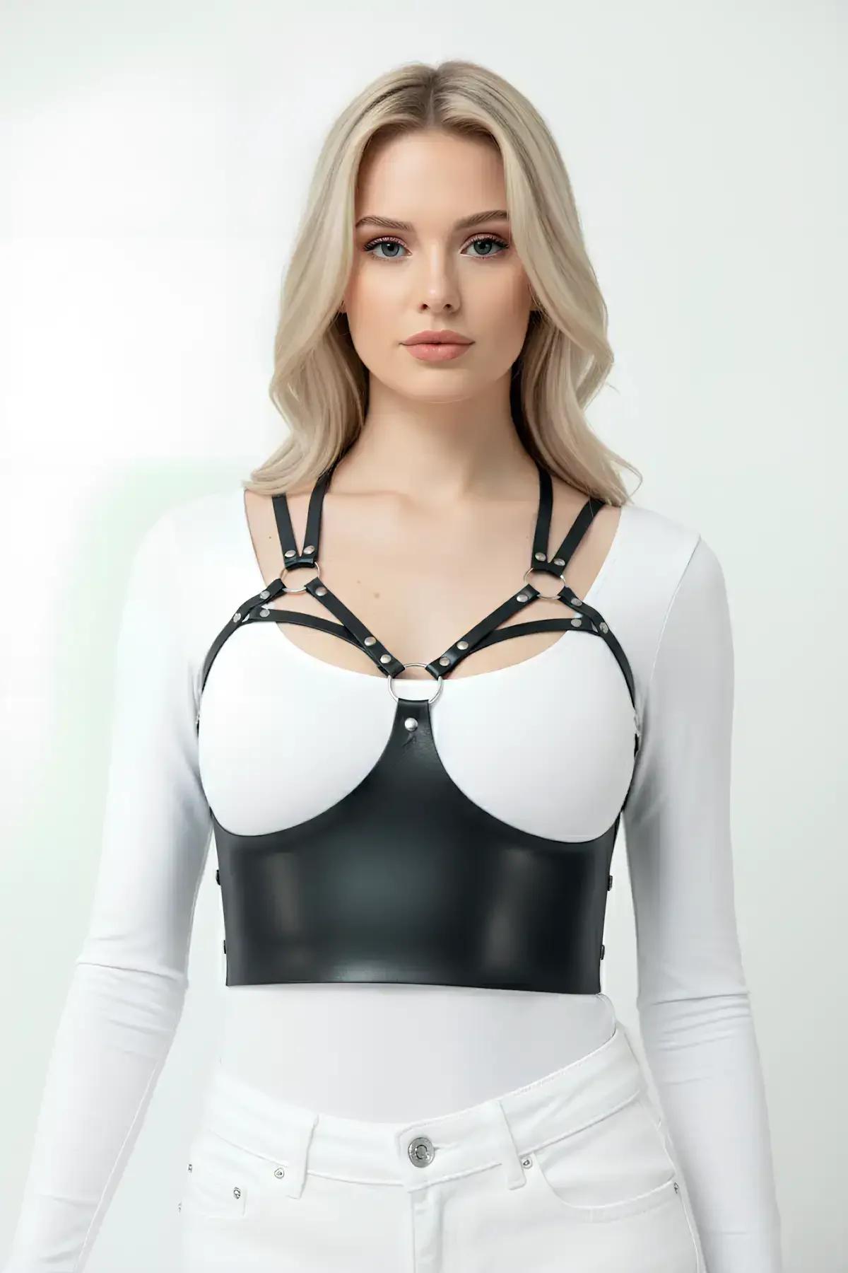 harness büstiyer arka tok kanca kapama sistemi ve ayarlanabilir bant görünümü