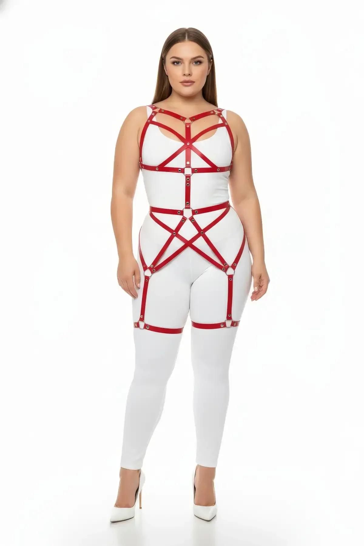 büyük beden kırmızı harness göğüs ve torso bant detayı geometrik pentagon motifi
