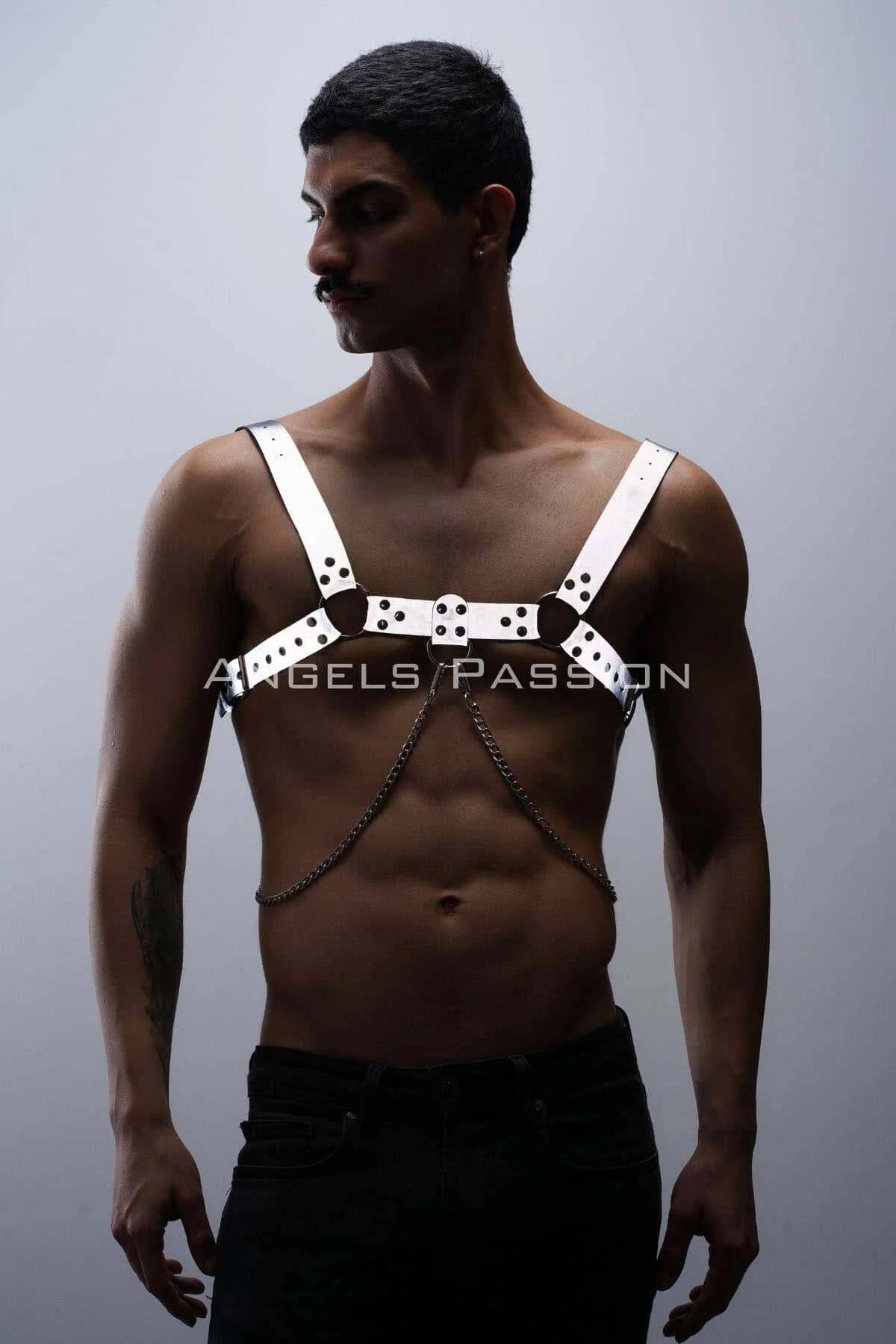 Front view of white faux leather chest harness with central O-ring and silver chain detail