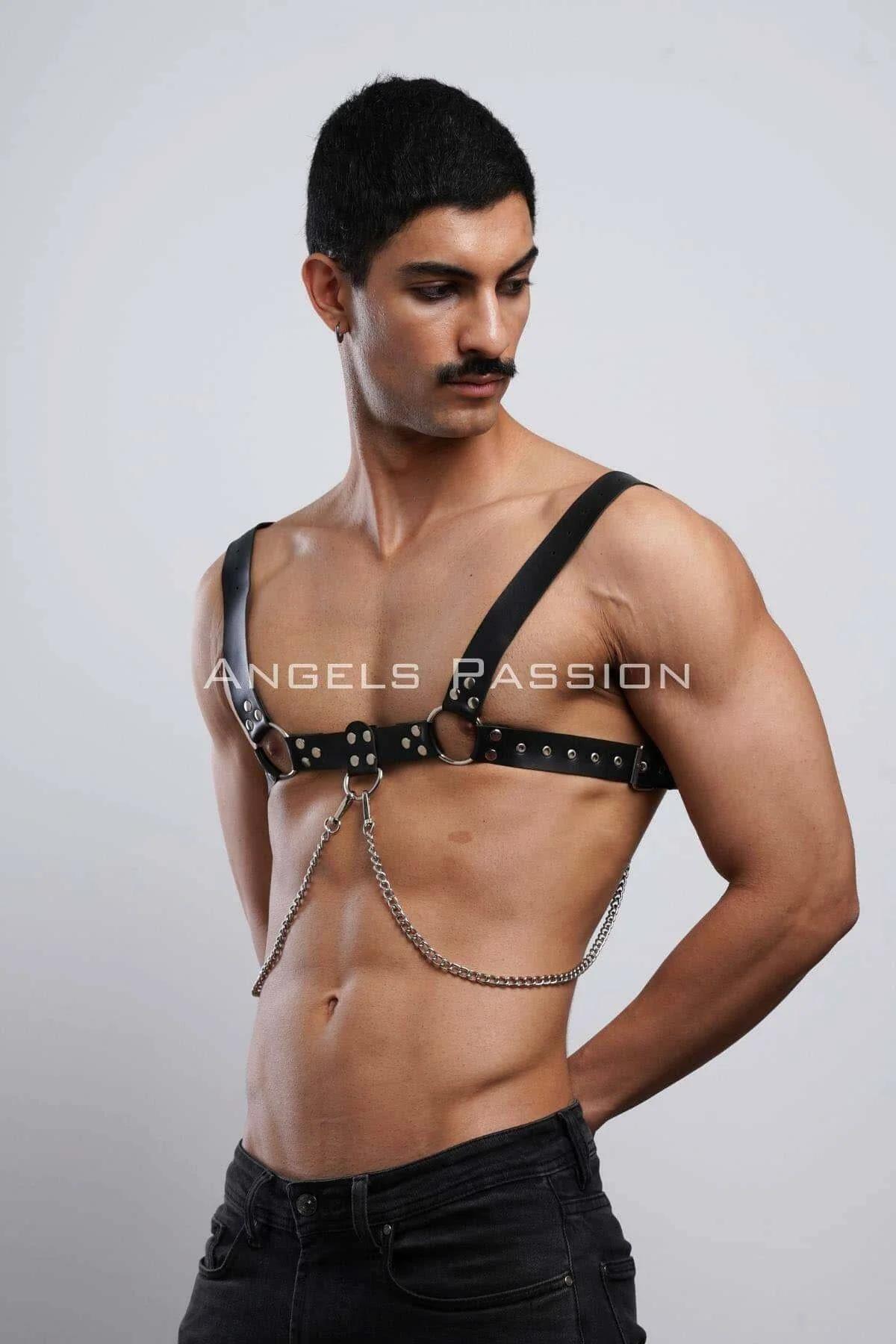 detachable silver link chain hanging from center O-ring on black chest harness