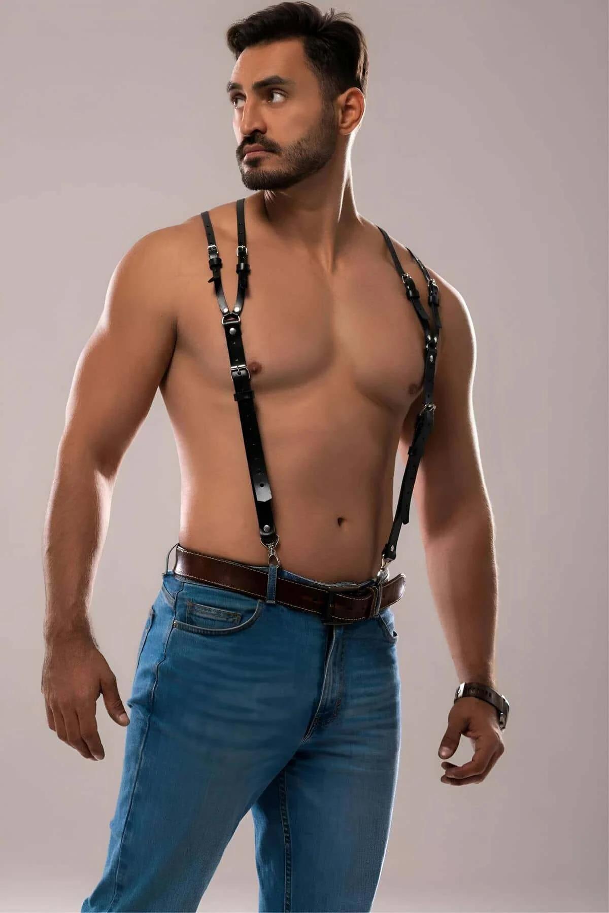 rear view of black shoulder harness showing single back anchor point and cross-strap configuration