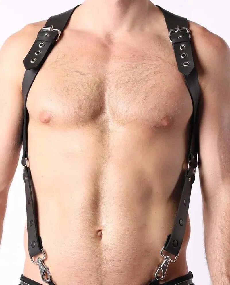 Erkek göğüs harness siyah X-H şekli gümüş perçin sırası ön görünüm