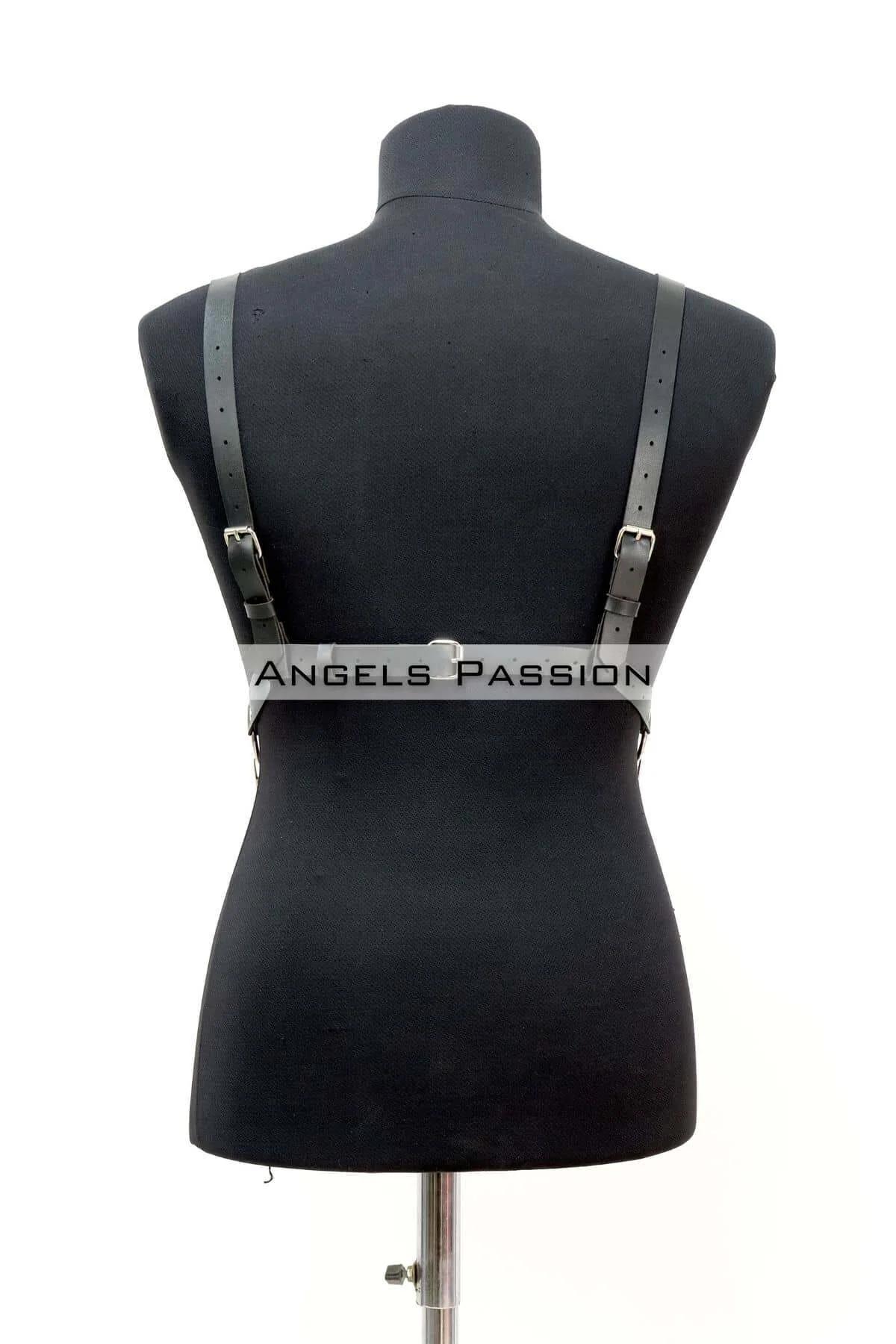 vegan deri erkek partywear harness perçin detayları ve bant genişliği görünümü