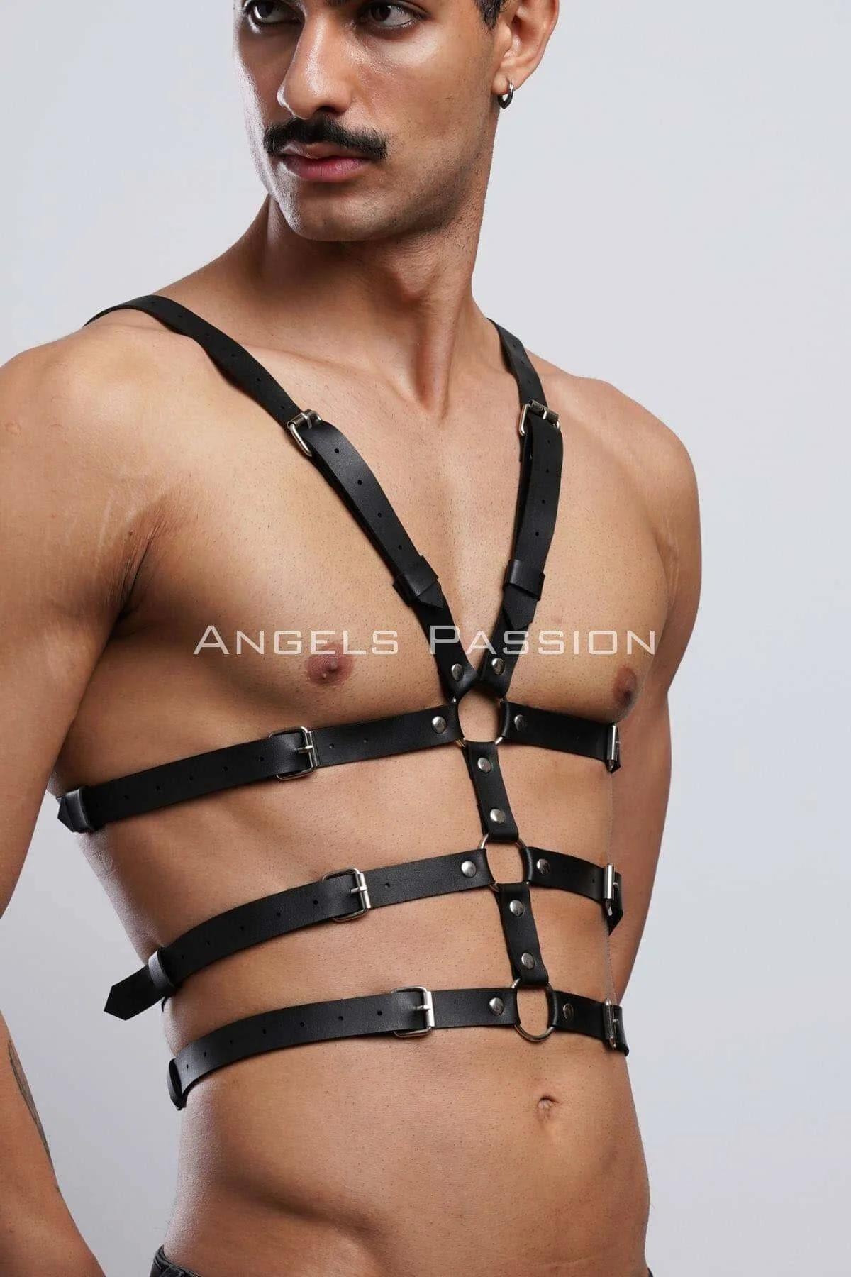 adjustable chest harness black straps silver hardware side buckle adjustment view