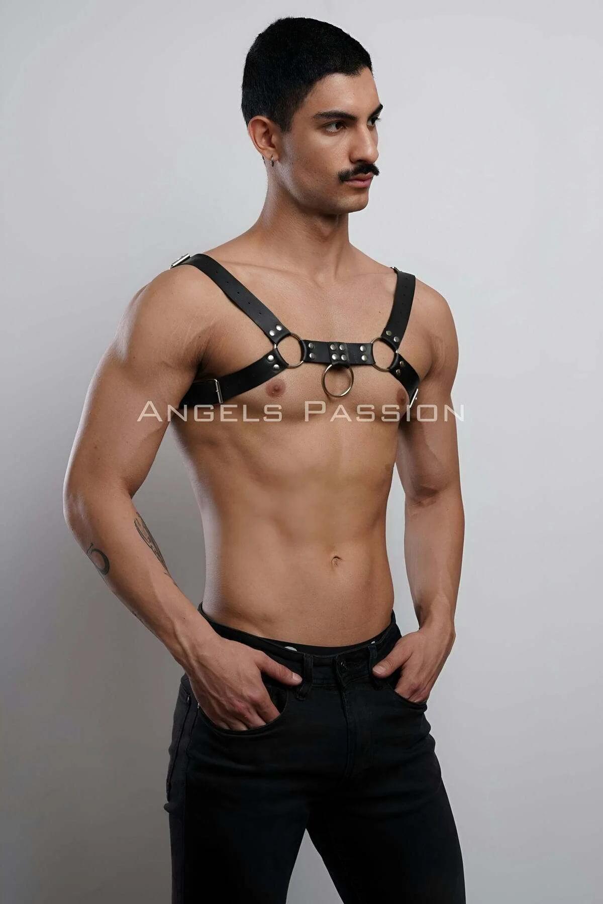 black adjustable mens body harness with horizontal chest band and two shoulder straps front view