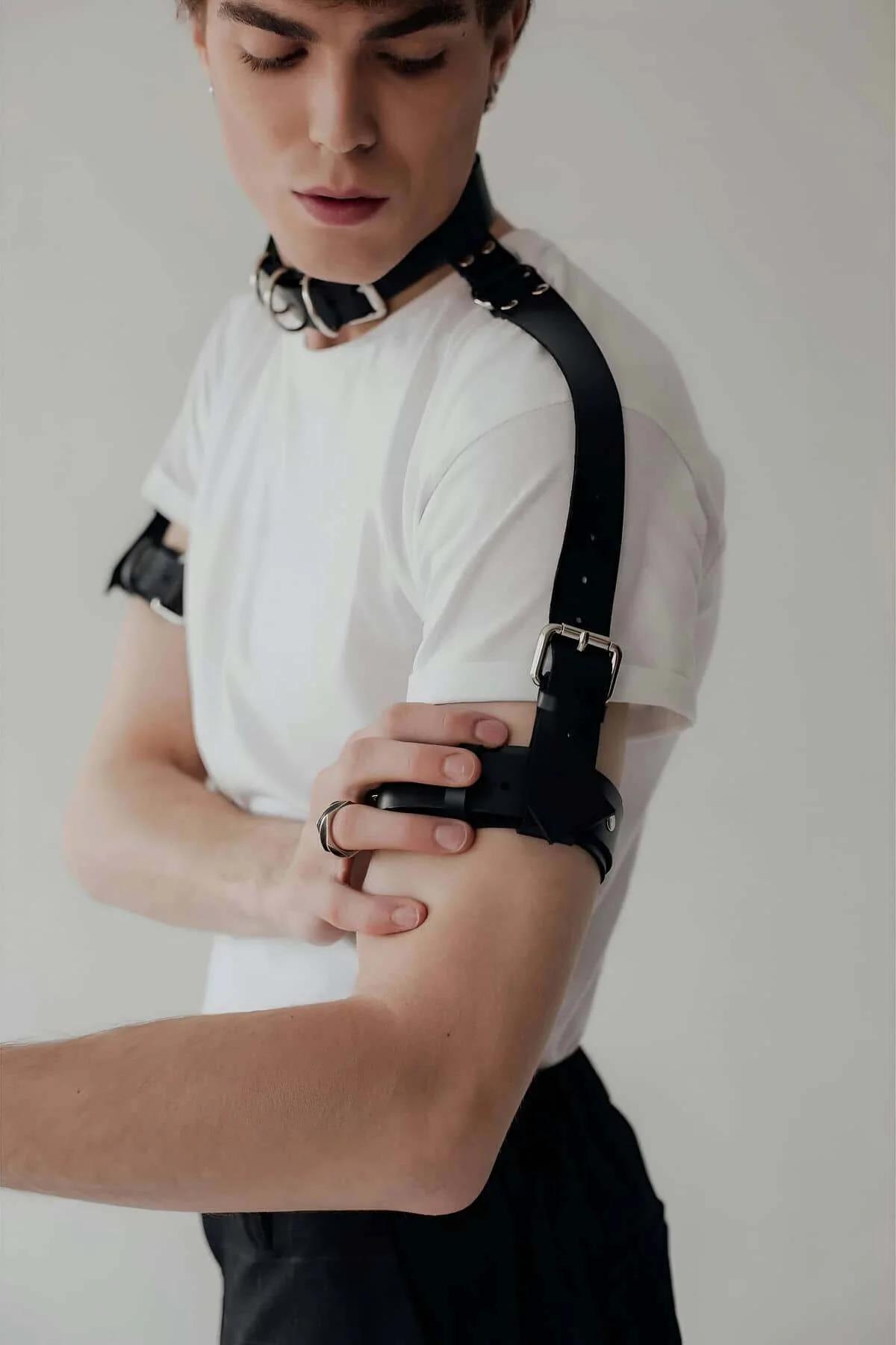 black PU leather adjustable neck collar with three silver D-rings and pin-buckle closure detail