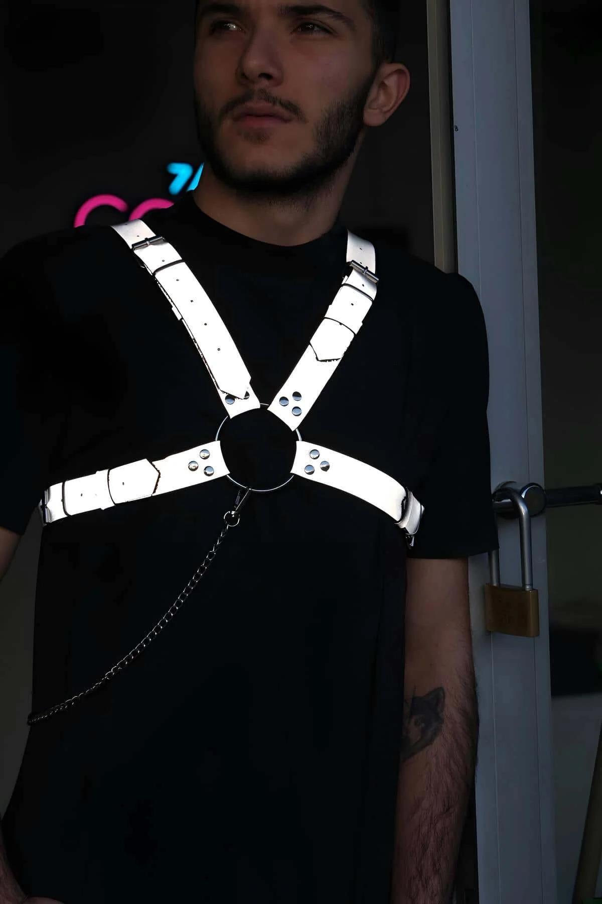 Men's adjustable reflective harness X-cross strap configuration under direct lighting