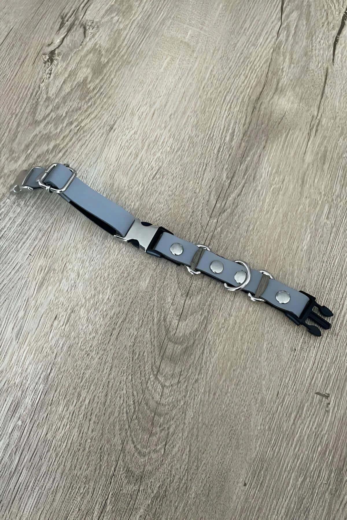Grey body harness detachable snap leash extended showing full 80 cm length and chrome clip