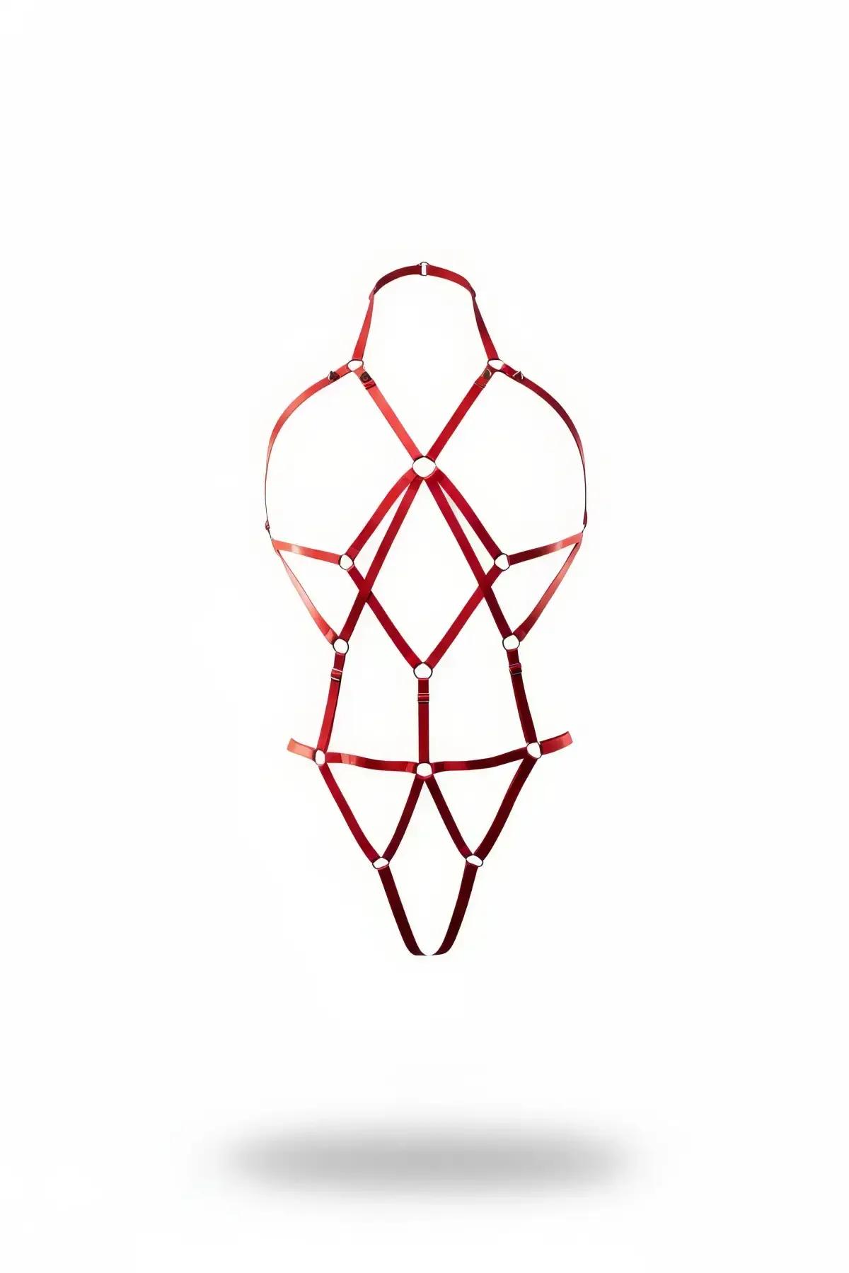 kırmızı elastik çapraz bantlı body harness gümüş metal O-halka detaylı tam gövde geometrik desen