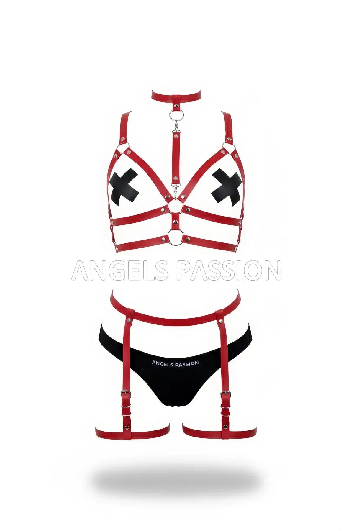 Kırmızı vegan deri jartiyer harness takımı boyunluklu gümüş O-halkalı ve siyah bikini alt