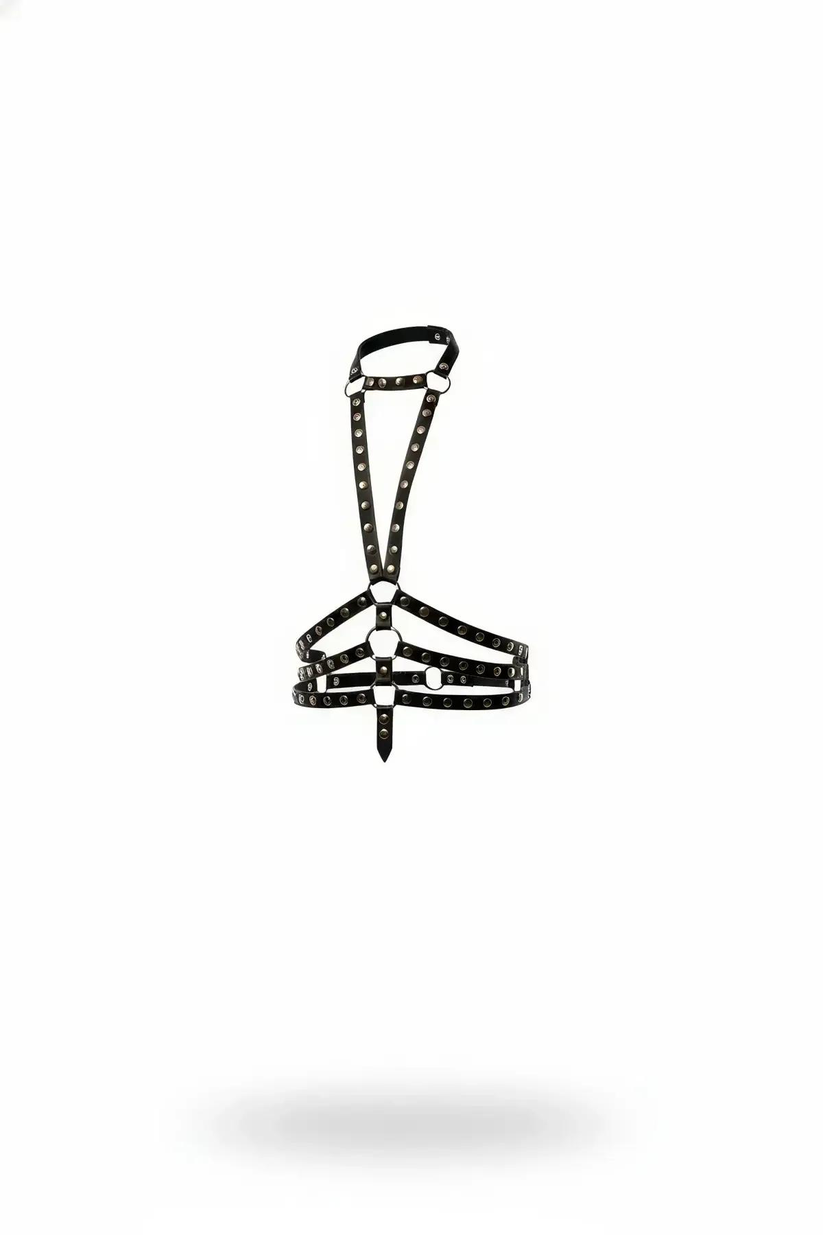 zımba detaylı siyah vegan deri vücut harness aksesuar, gümüş metal donanımlı çok bantlı kayış tasarımı