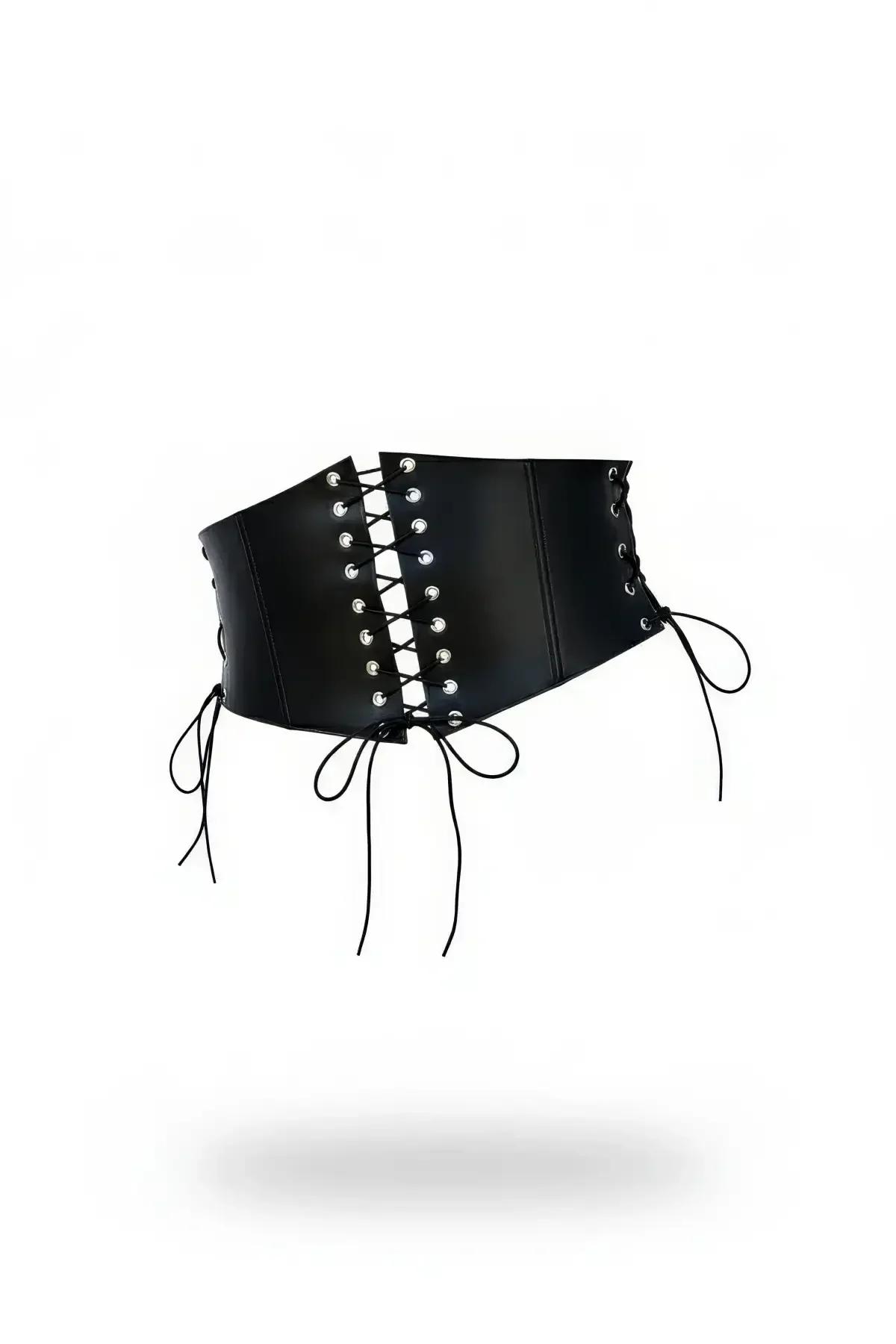 Siyah faux leather bağcıklı korse kemer gümüş metal İzlet delikli ön bağcık detayı