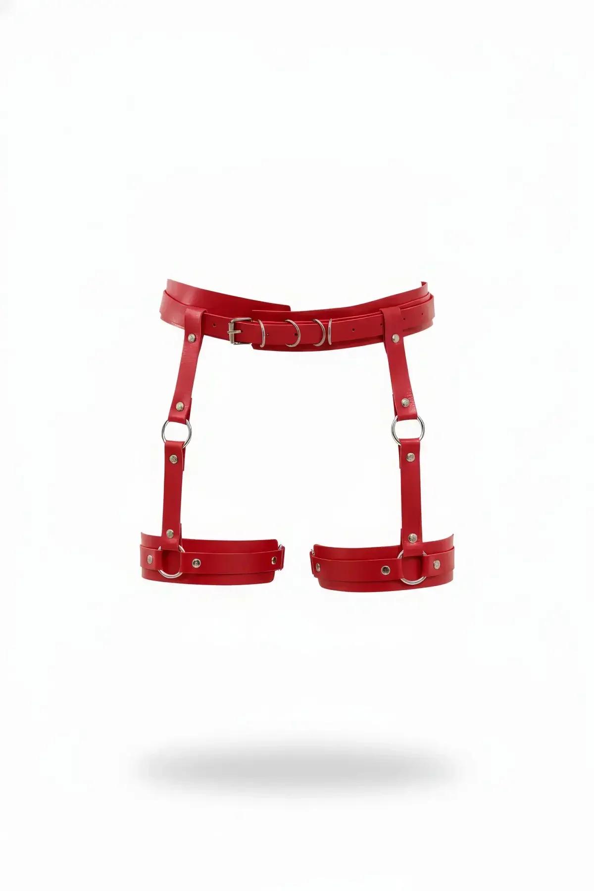kırmızı faux deri jartiyer harness gümüş metal toka ve D-halka detaylı bel ve uyluk bantlı aksesuar