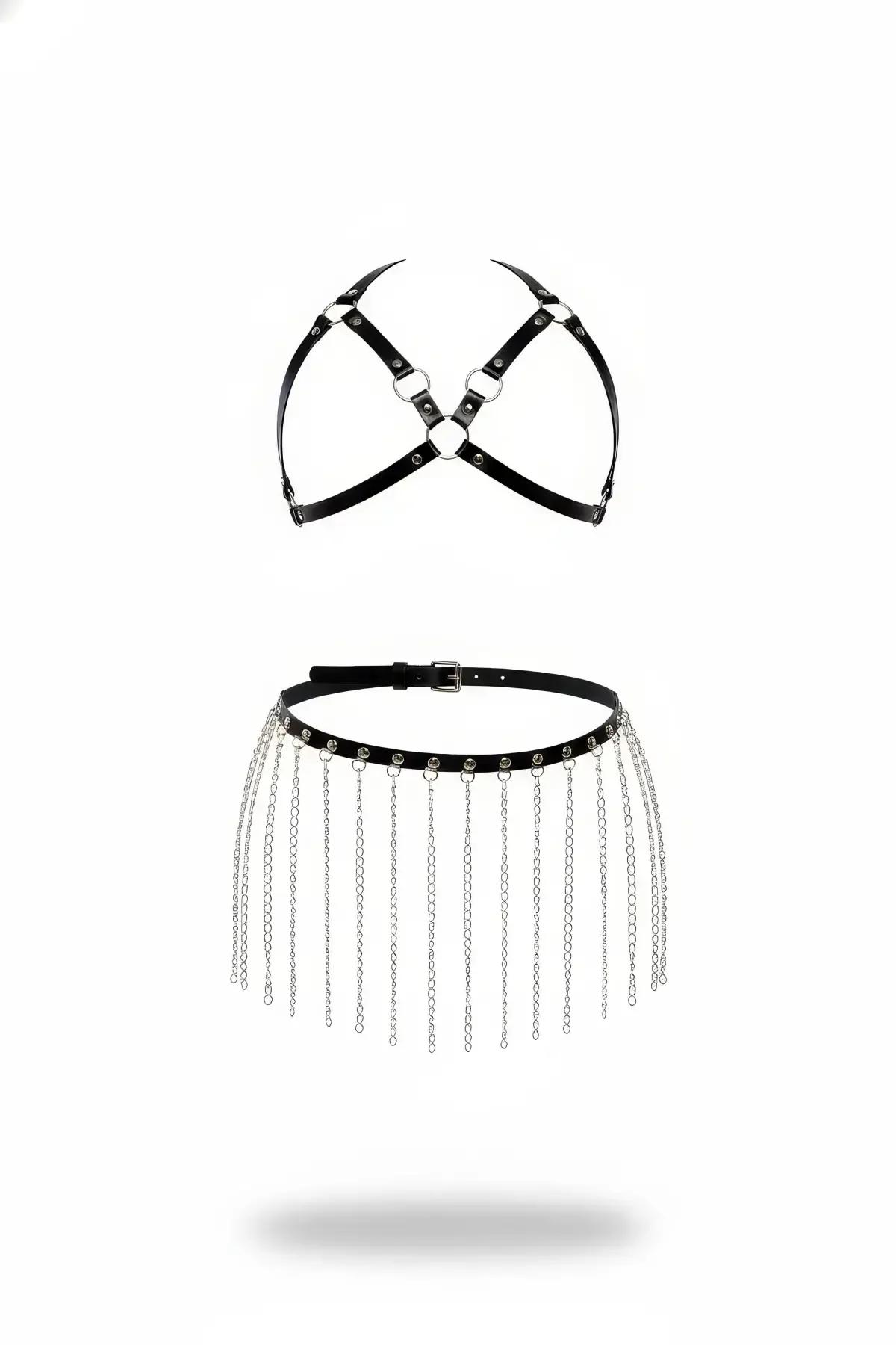 Siyah suni deri beden harness ve gümüş zincir sarkıtlı kemer etek iki parçalı set, gümüş O-ring ve metal perçin detayı