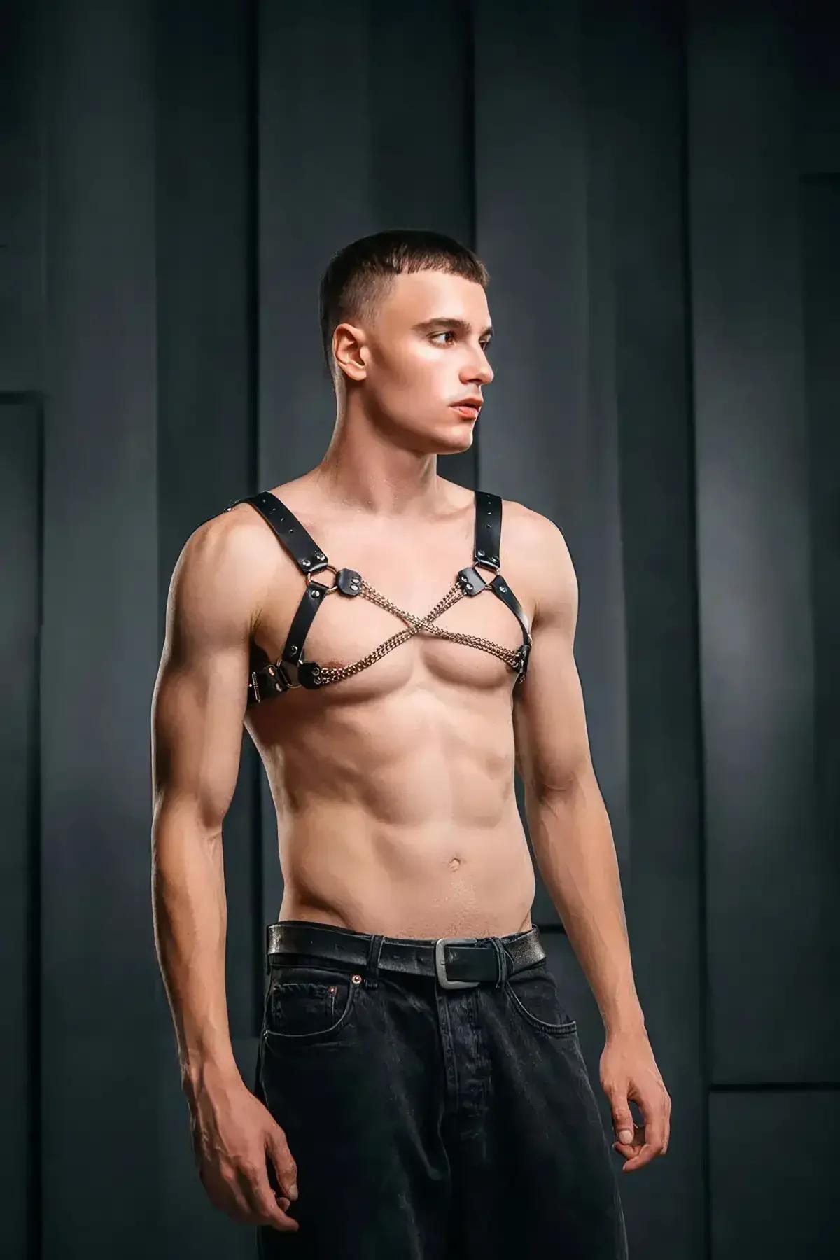 siyah vegan deri erkek göğüs harness altın X zincir çapraz O-ring bağlantılı