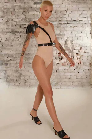 Stylish One Shoulder Leather Belt with Leaf Detail on Shoulder - APFT1033